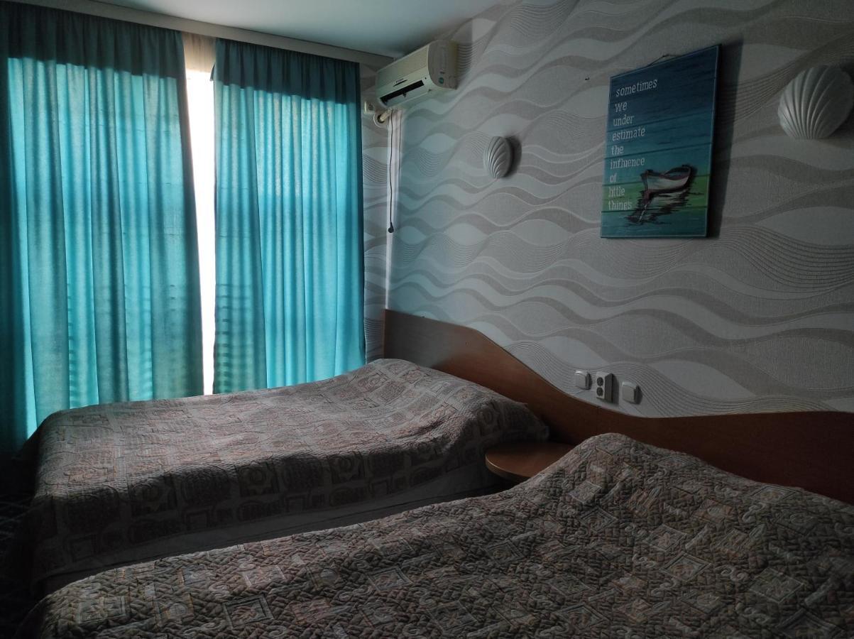 Three Dolphins Hotel อัคเทา ภายนอก รูปภาพ