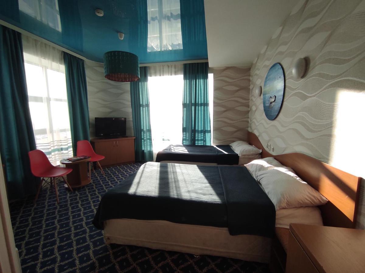 Three Dolphins Hotel อัคเทา ภายนอก รูปภาพ