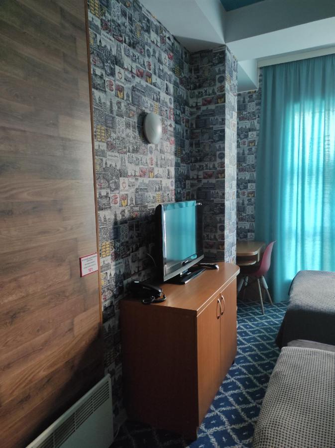 Three Dolphins Hotel อัคเทา ภายนอก รูปภาพ