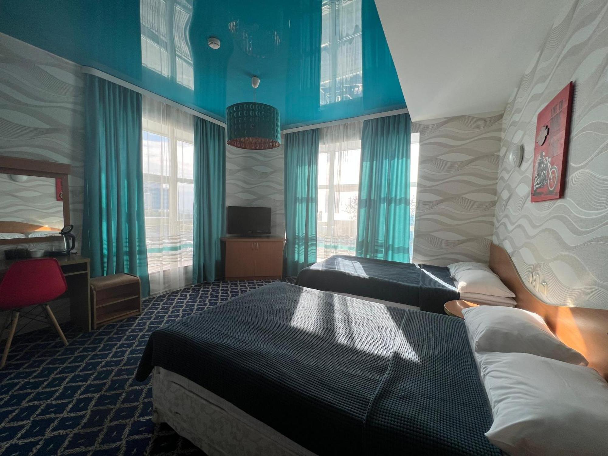 Three Dolphins Hotel อัคเทา ภายนอก รูปภาพ