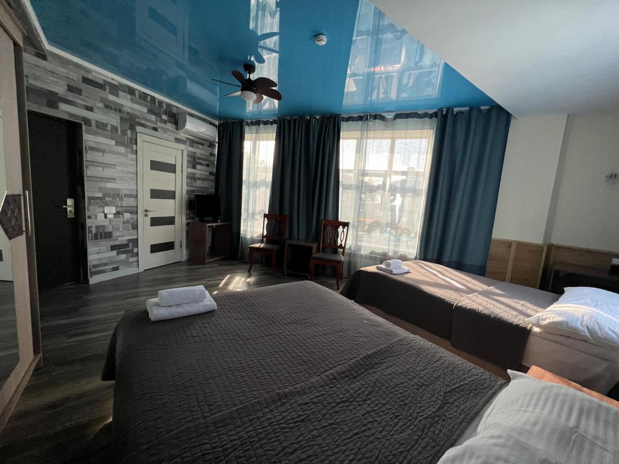 Three Dolphins Hotel อัคเทา ภายนอก รูปภาพ
